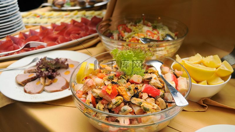 揭秘重庆火锅底料定制：从原料到工艺的严格把控